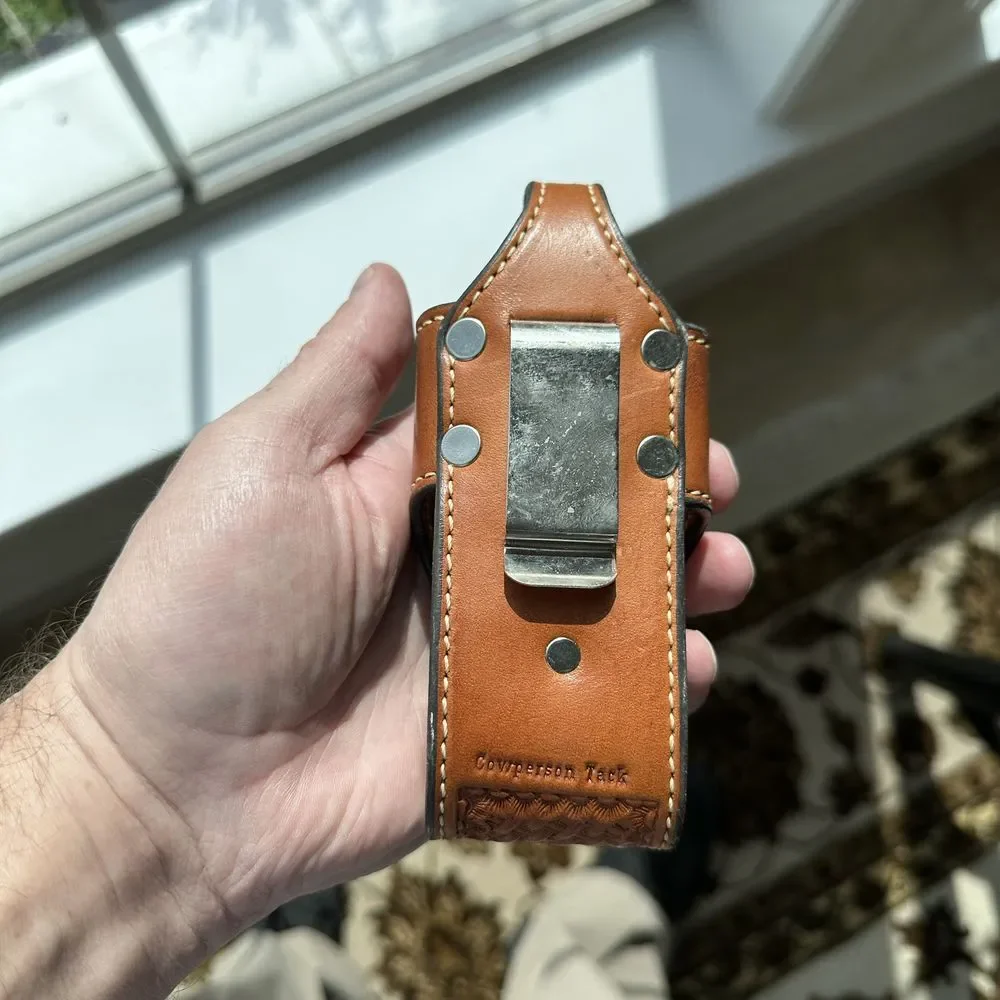 Cowperson Tack Belt Clip‎ Case 5.5x2 Inch Phone Leather Christian Cross Concho